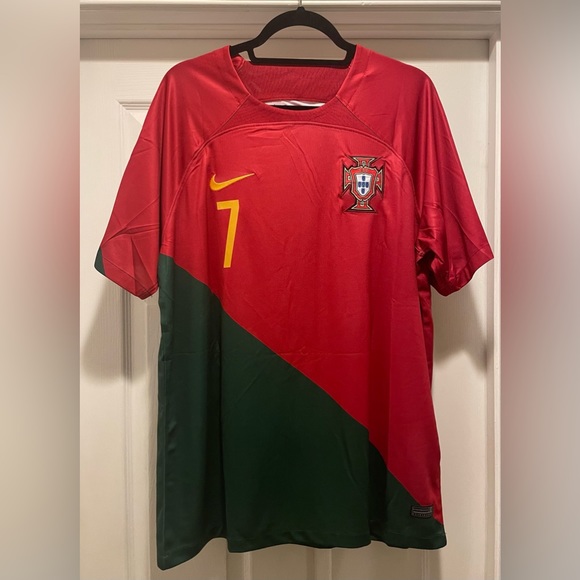 Men’s Ronaldo 2022 WC Portugal Jersey - Picture 2 of 6